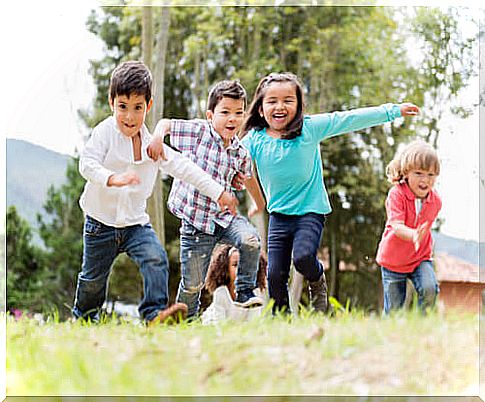 Children playing with cousins