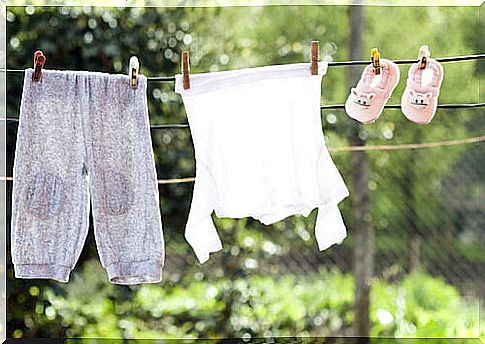 To remove paint stains from clothes, it is advisable to wash them immediately