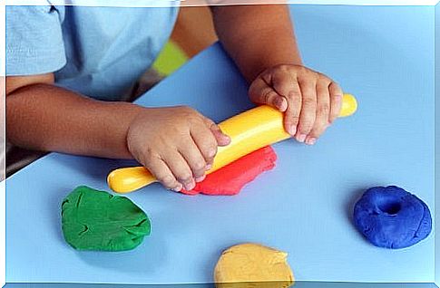 Activity to stimulate children's touch