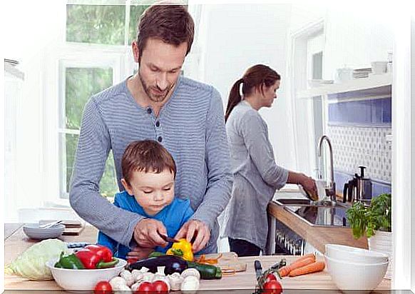 Teamwork to prepare family lunch.