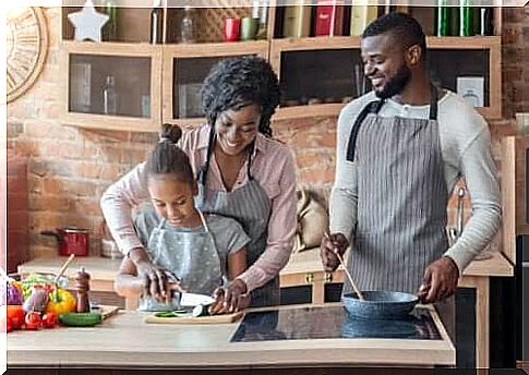 How to educate children by example, a family that cooks