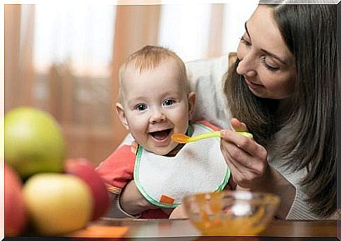 How to introduce the first baby food?